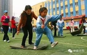 西媒：弗里克将与巴萨续约一年，他不喜欢太长的合同